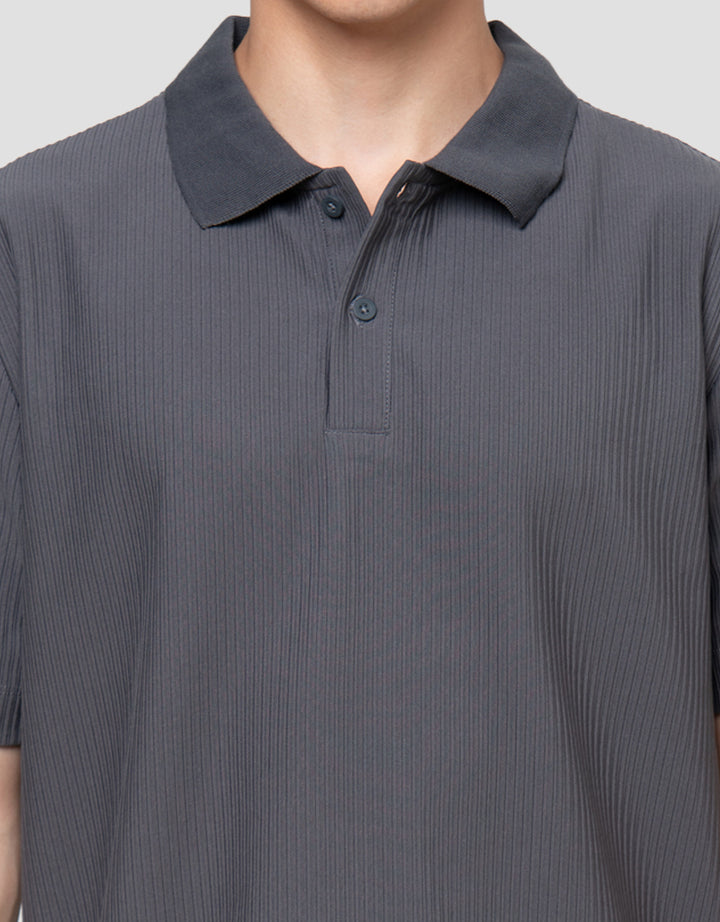 Cole Texture Pleated Slim Fit Kaos Polo Pria