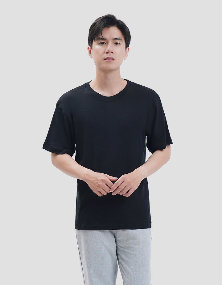 MxM Cole Solid Basic Kaos Pria
