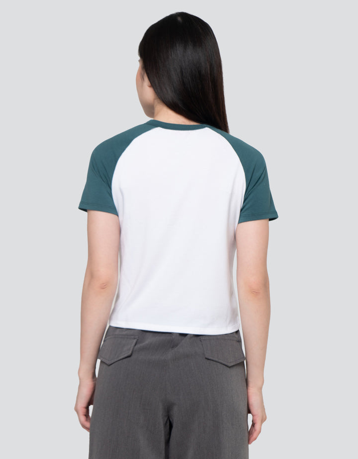 Nevada Raglan Kaos Wanita