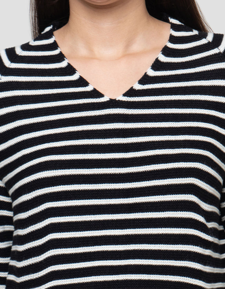 Connexion Rajut V-Neck Kaos Wanita
