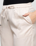 Connexion Silky Elastic Celana Panjang Wanita