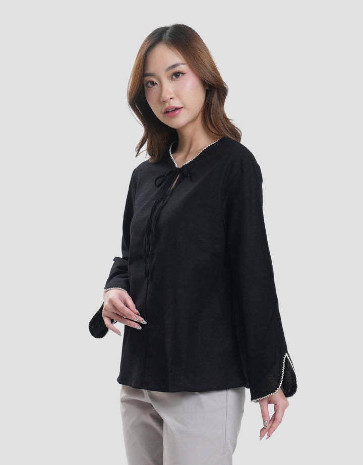 Connexion Lock Scalops Embro Blouse Wanita