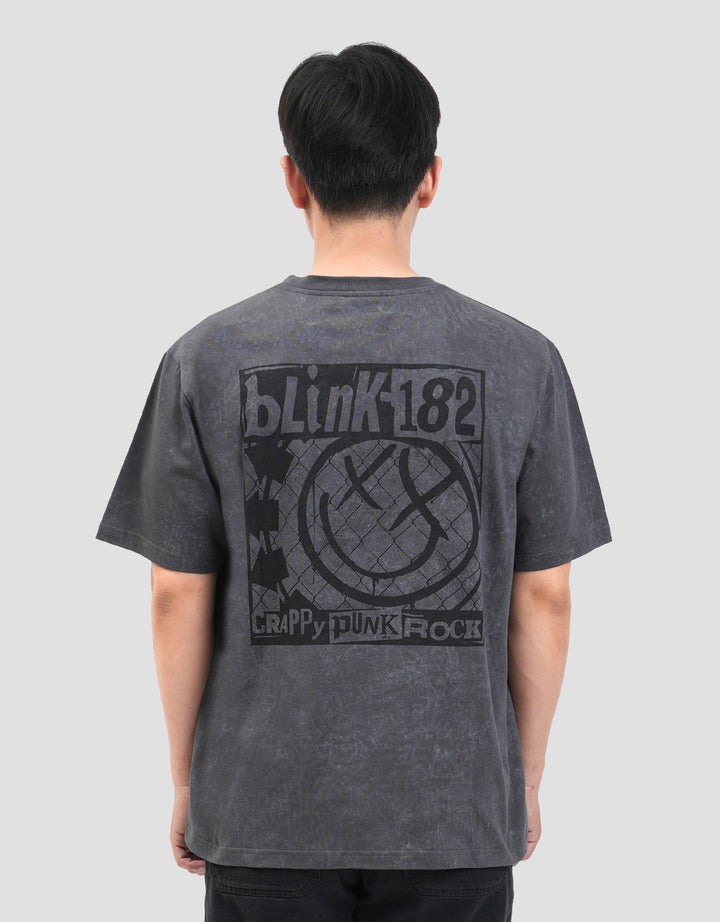 Nevada Universal Music Aop Blink 182 - Style 5 Print Smile Logo Kaos Pria