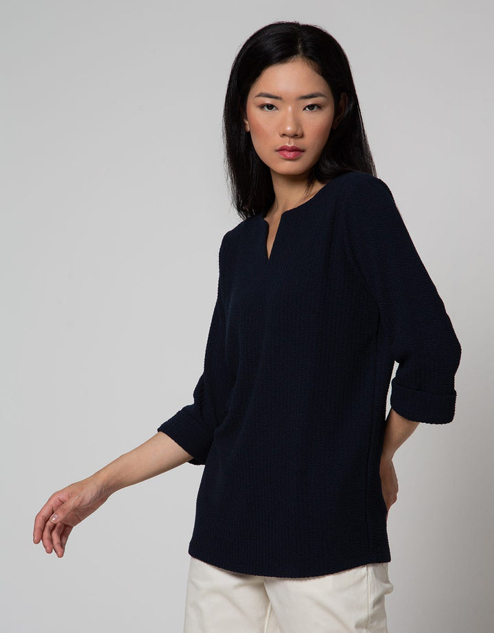 St. Yves Texture Knit Kaos Wanita