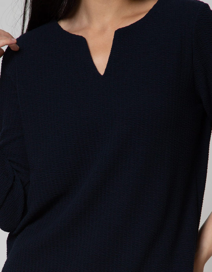 St. Yves Texture Knit Kaos Wanita