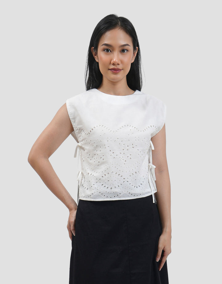 Connexion Eyelet With Side Knot Reg Fit Cropped Blouse Wanita
