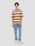 Suko Rugby Stripe Graphic Print Kerah Bulat Lengan Pendek Kaos Oversize Pria