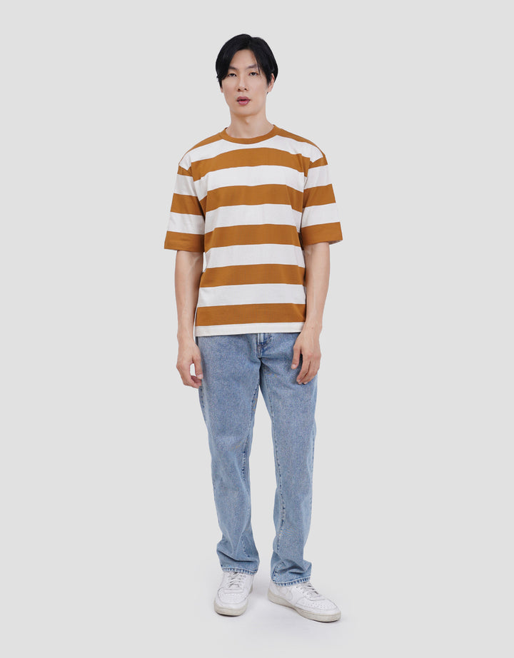 Suko Rugby Stripe Graphic Print Kerah Bulat Lengan Pendek Kaos Oversize Pria