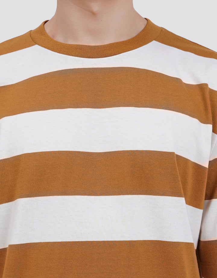 Suko Rugby Stripe Graphic Print Kerah Bulat Lengan Pendek Kaos Oversize Pria