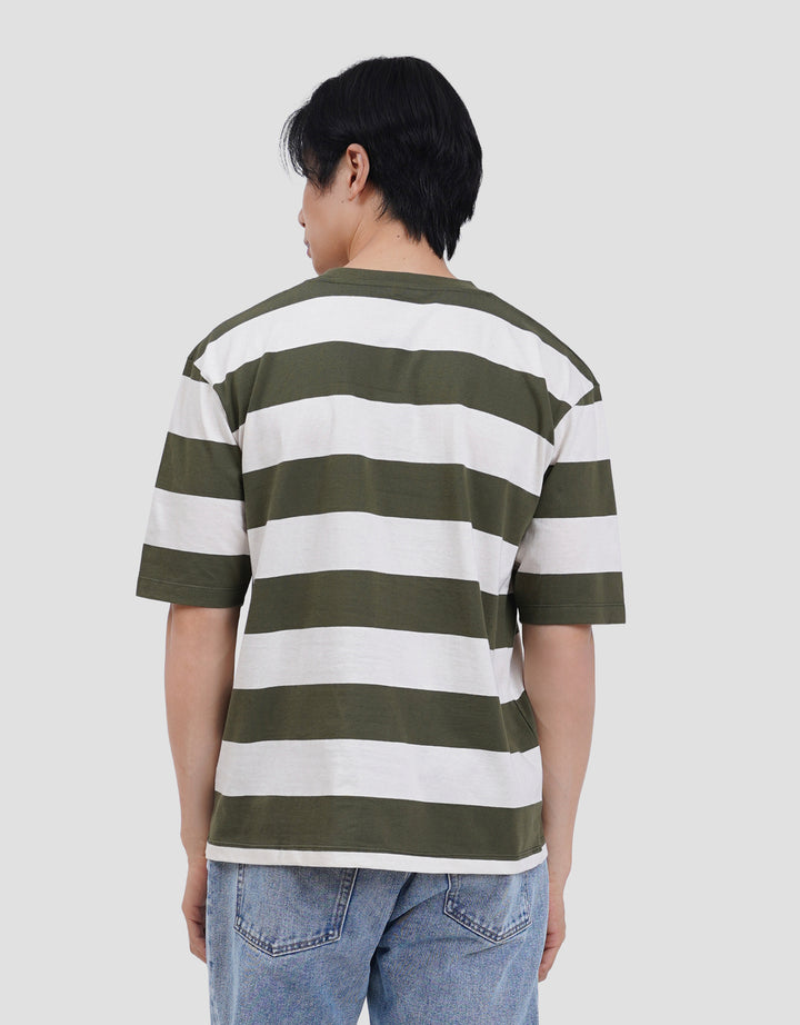 Suko Rugby Stripe Graphic Print Kerah Bulat Lengan Pendek Kaos Oversize Pria
