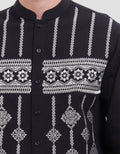 Intresse Tarangini Hitam Lengan Panjang Baju Koko Pria