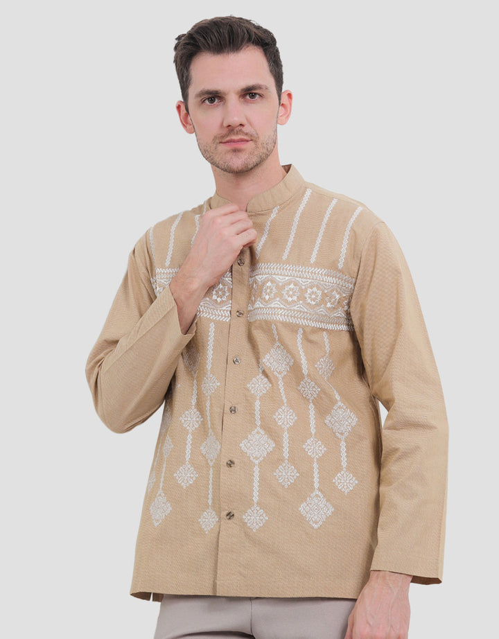 Intresse Kanaka Coklat Lengan Panjang Baju Koko Pria