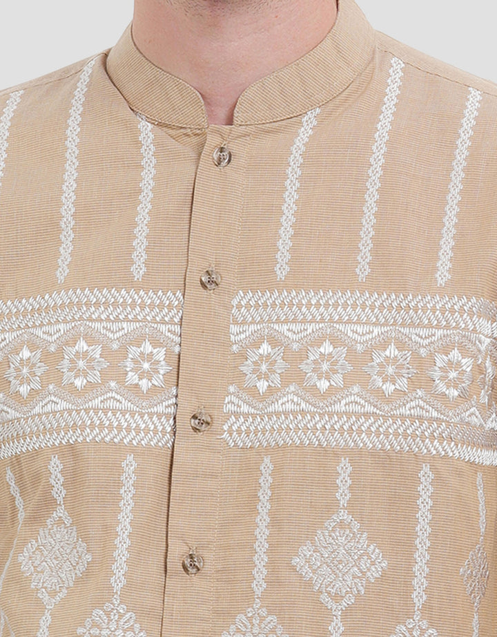 Intresse Kanaka Coklat Lengan Panjang Baju Koko Pria