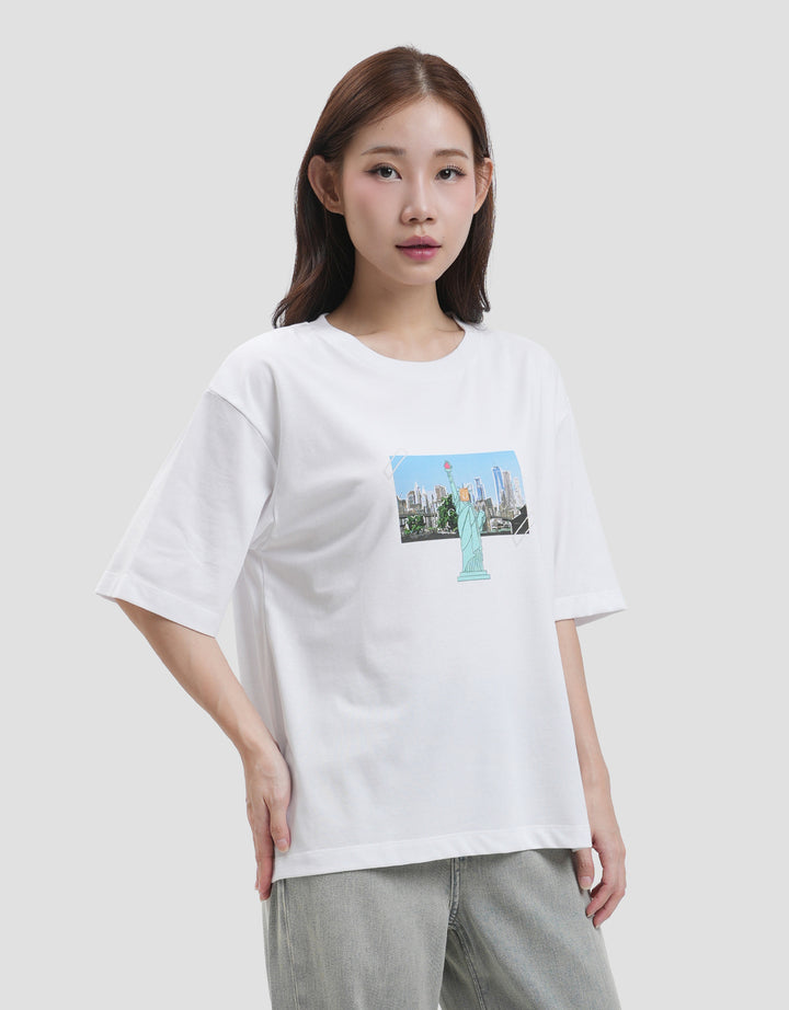 Suko Boyfriend Graphic Crop Kerah Bulat Kaos Wanita