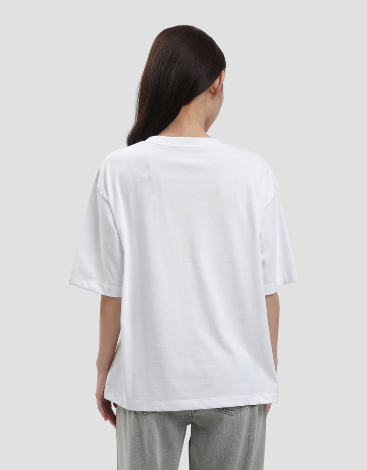 Suko Boyfriend Graphic Crop Kerah Bulat Kaos Wanita