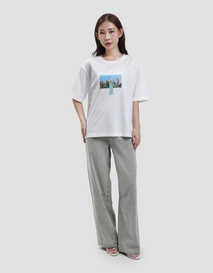 Suko Boyfriend Graphic Crop Kerah Bulat Kaos Wanita