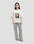 Suko Boyfriend Graphic Crop Kaos Lengan Pendek Wanita