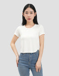 Suko Low Neck Curved Hem Kaos Crop Wanita