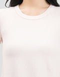 Suko Low Neck Curved Hem Kaos Crop Wanita