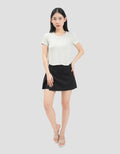 Suko Low Neck Curved Hem Kaos Crop Wanita