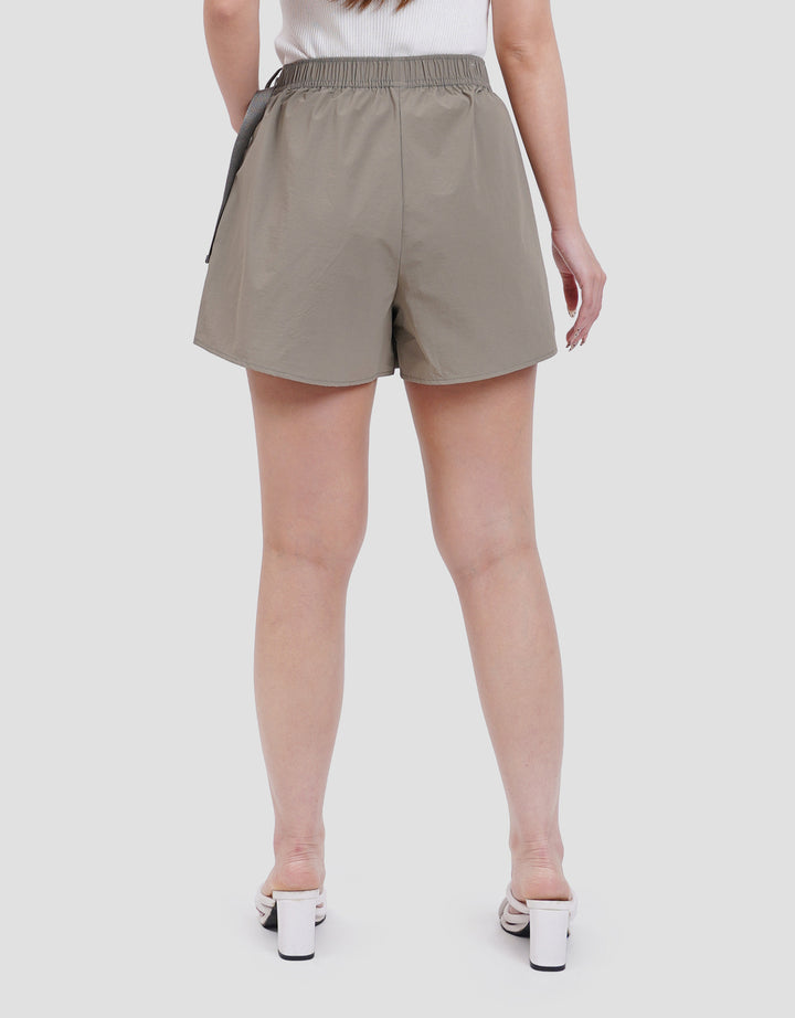 Suko Nilon Parasut Belted Skort Wanita