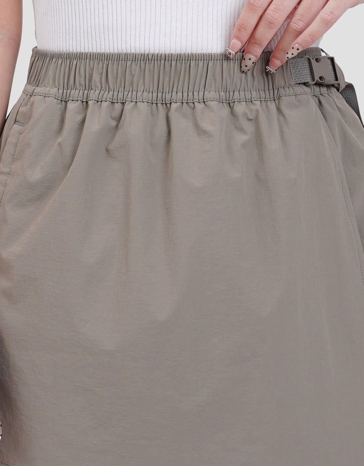 Suko Nilon Parasut Belted Skort Wanita