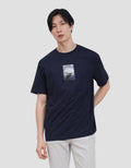 Cole Graphic Yatch Puff Reg Fit Kaos Lengan Pendek Pria