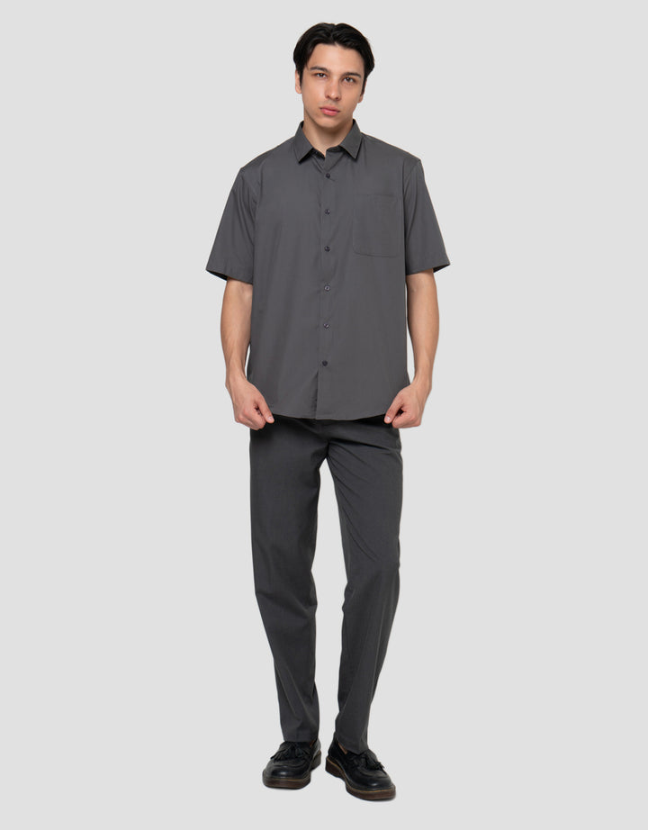 Cole Basic Solid Reg Fit Kemeja Pria
