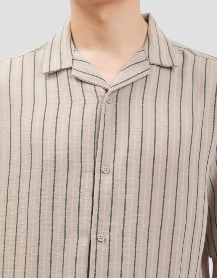 Cole Camp Colar Regular Fit Stripe Kemeja Pria