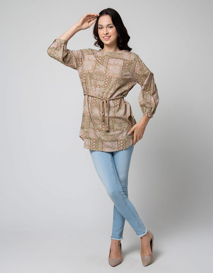 Expand Aleeta Blouse Wanita