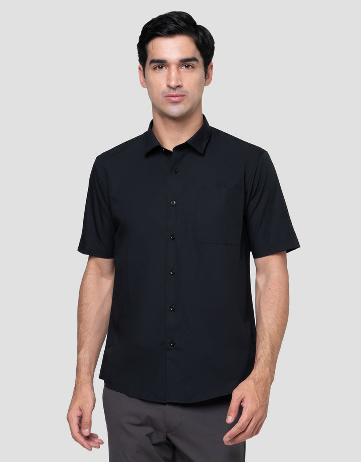 Cole Basic Solid Reguler Fit Kemeja Lengan Pendek Pria