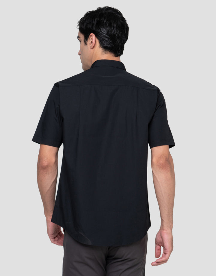 Cole Basic Solid Reguler Fit Kemeja Lengan Pendek Pria