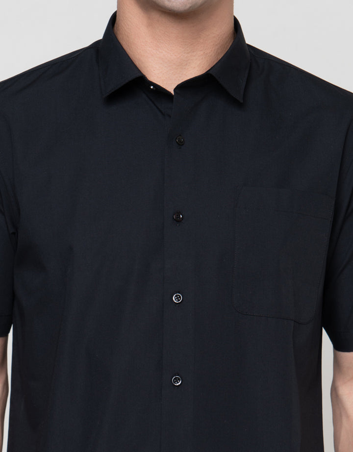 Cole Basic Solid Reg Fit Men's Short Sleeve Shirt