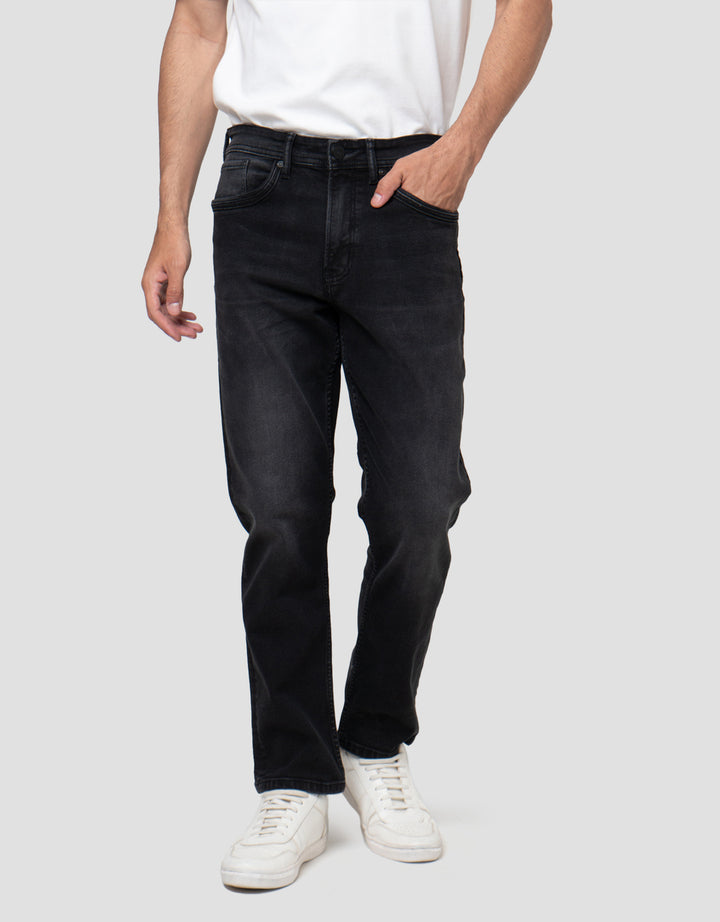 NEVADA TAPERED BASIC CELANA JEANS PRIA