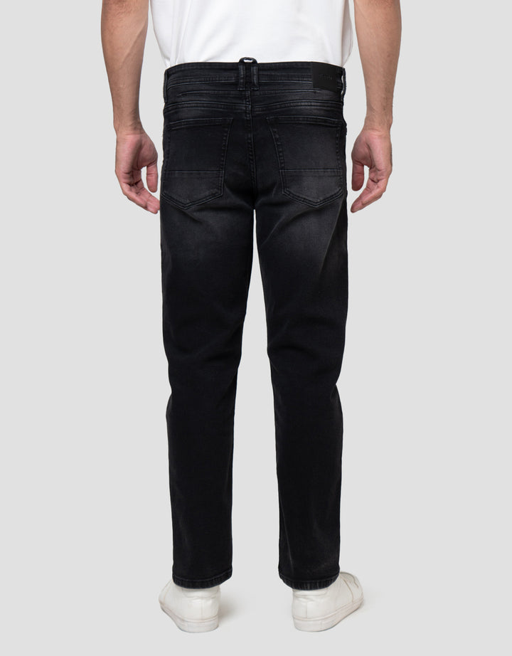 NEVADA TAPERED BASIC CELANA JEANS PRIA