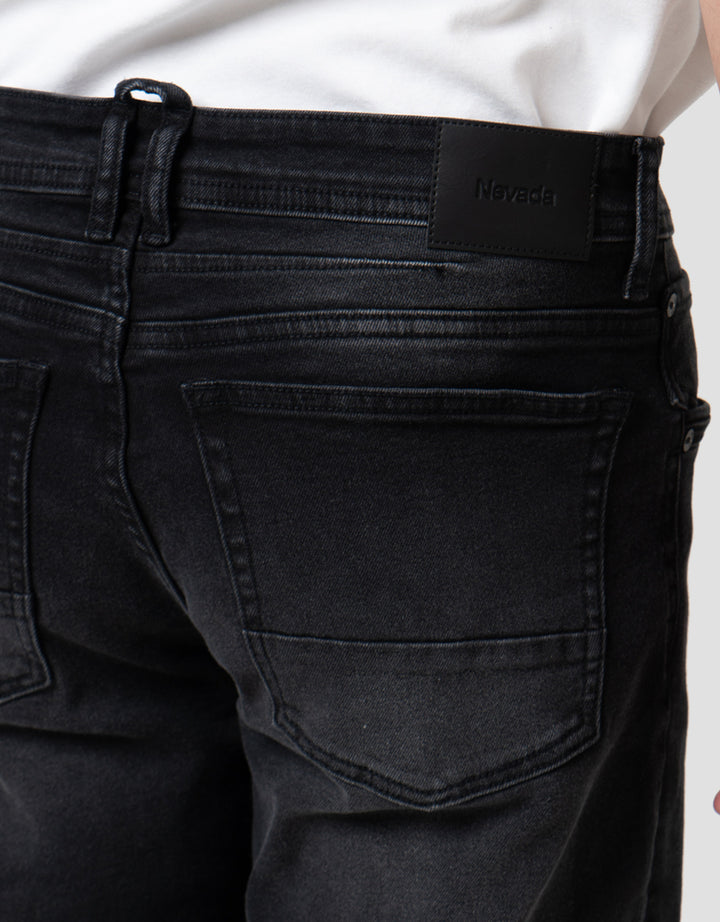 NEVADA TAPERED BASIC CELANA JEANS PRIA