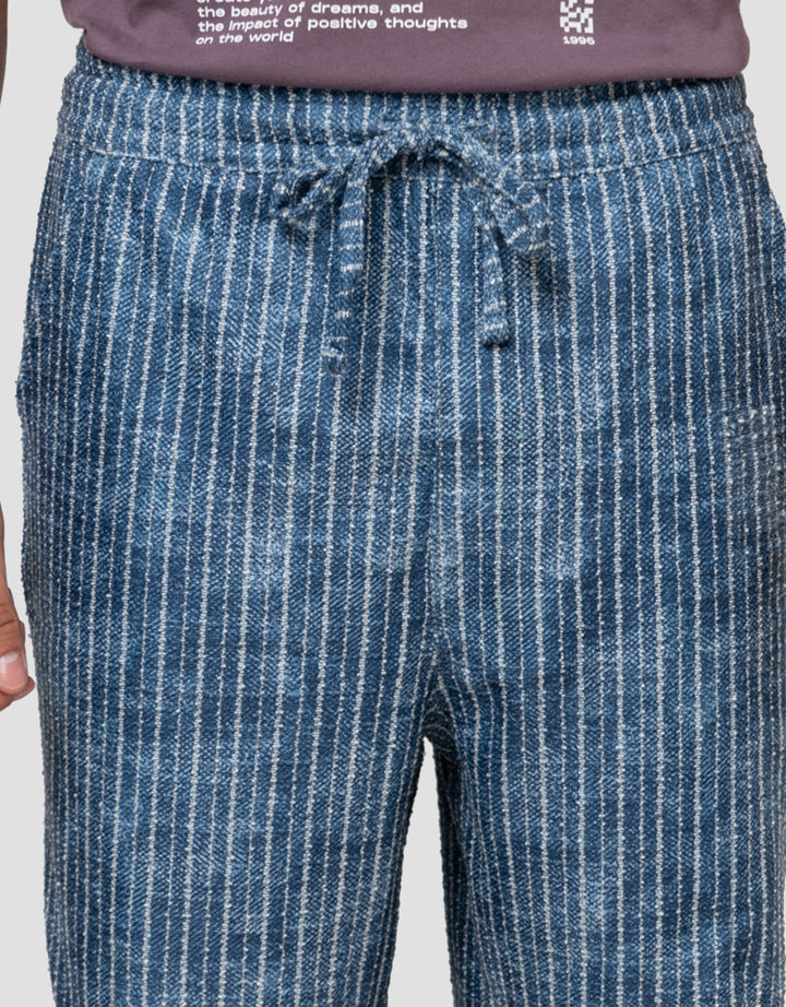 NEVADA KNEE LOOKS DENIM TEXT CELANA PENDEK PRIA