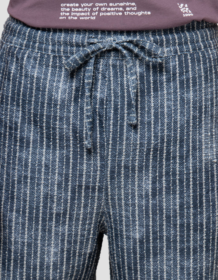 NEVADA KNEE LOOKS DENIM TEXT CELANA PENDEK PRIA