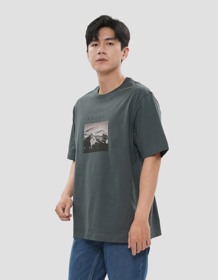 COLE MONOCROME GRAPHIC KAOS PRIA