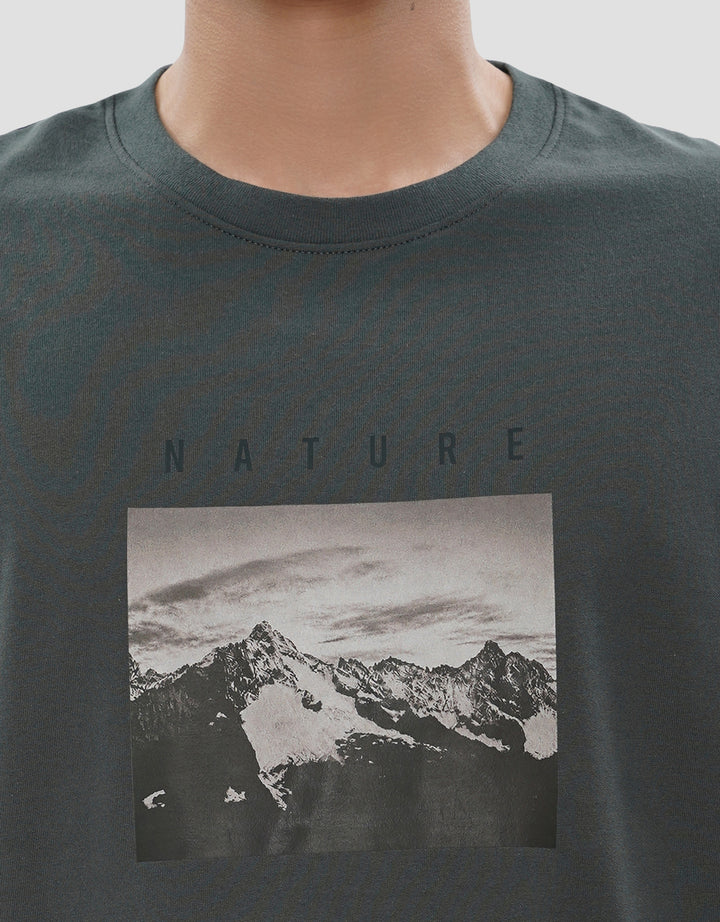 COLE MONOCROME GRAPHIC KAOS PRIA
