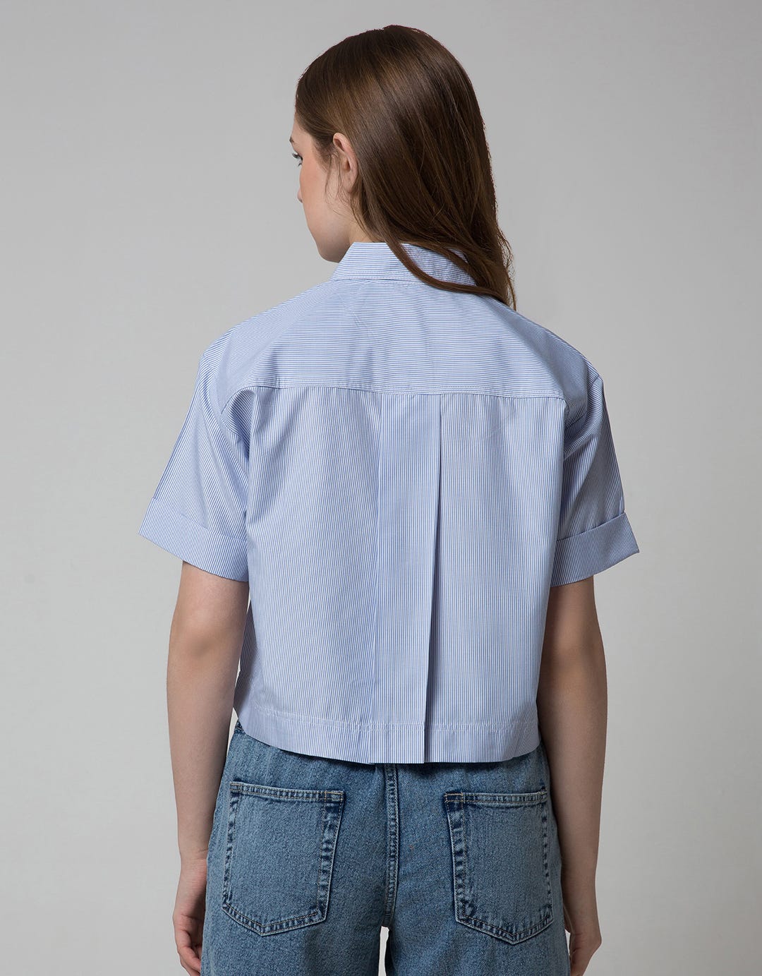 Details Front Pocket Women's Crop Shirt