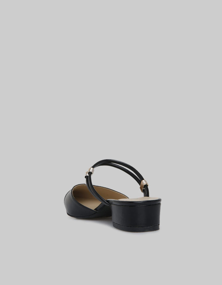 Details Ankle Strap Sepatu Sandal Wanita