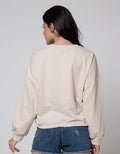 Details Young Wording Sweater Wanita