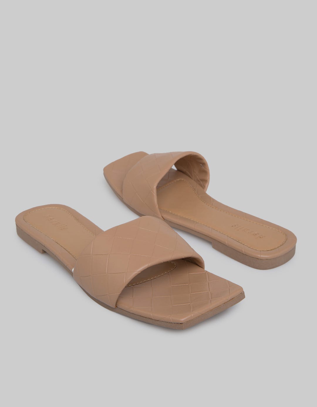 Details Quilt Big Strap Sandal Wanita