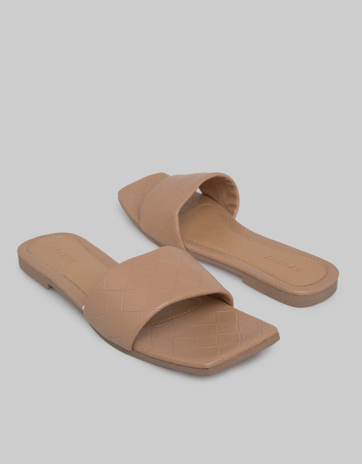 Details Quilt Big Strap Sandal Wanita