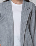 Details Folded Cuff Blazer Wanita