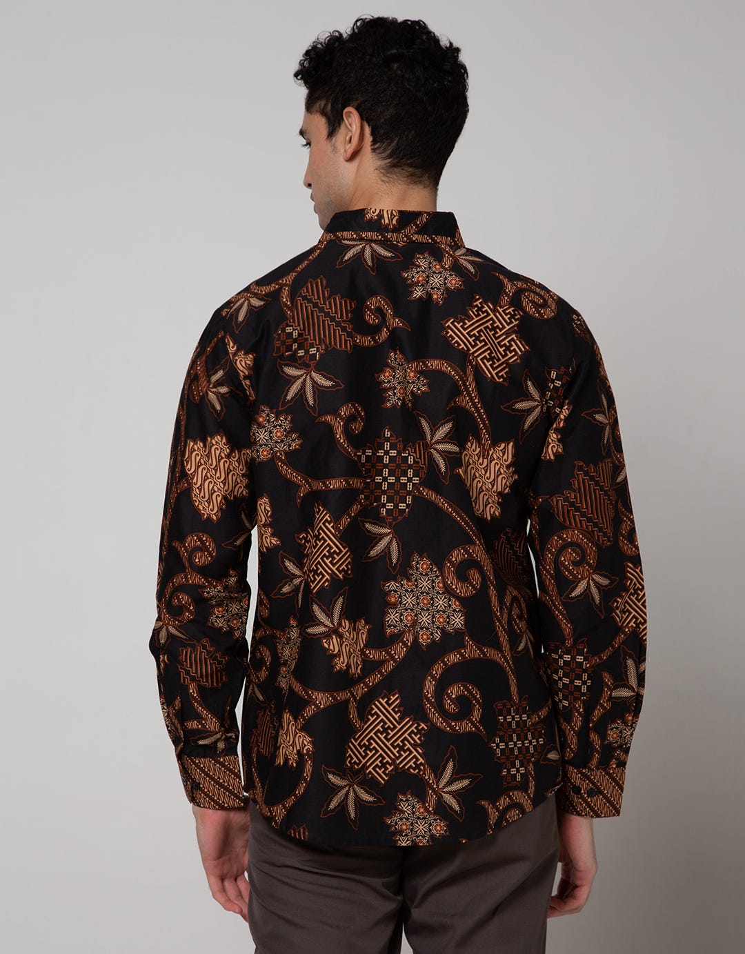 Adikusuma Batik Shirt with Leaf Filling