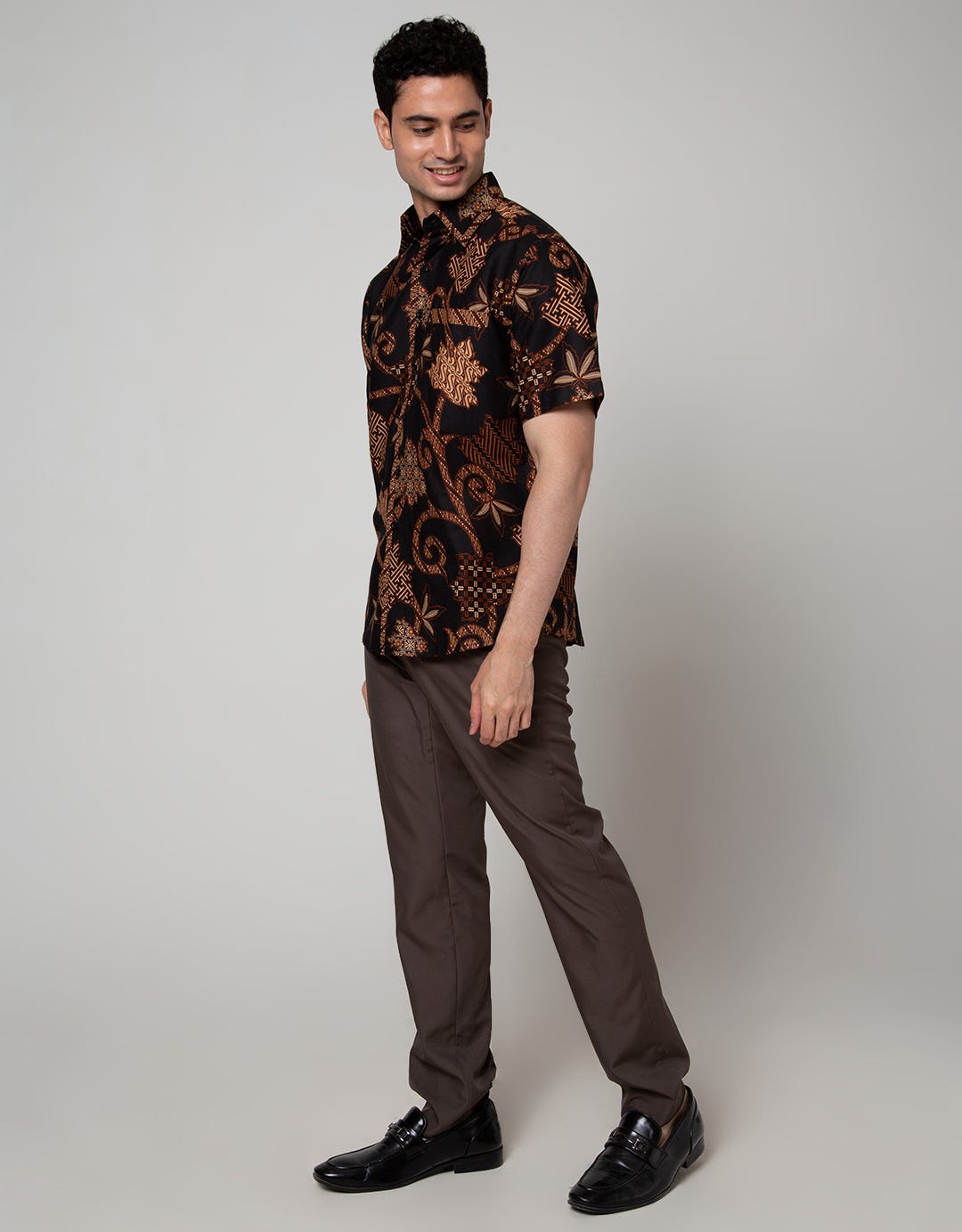 Adikusuma Batik Shirt Short Sleeve Leaf Filled
