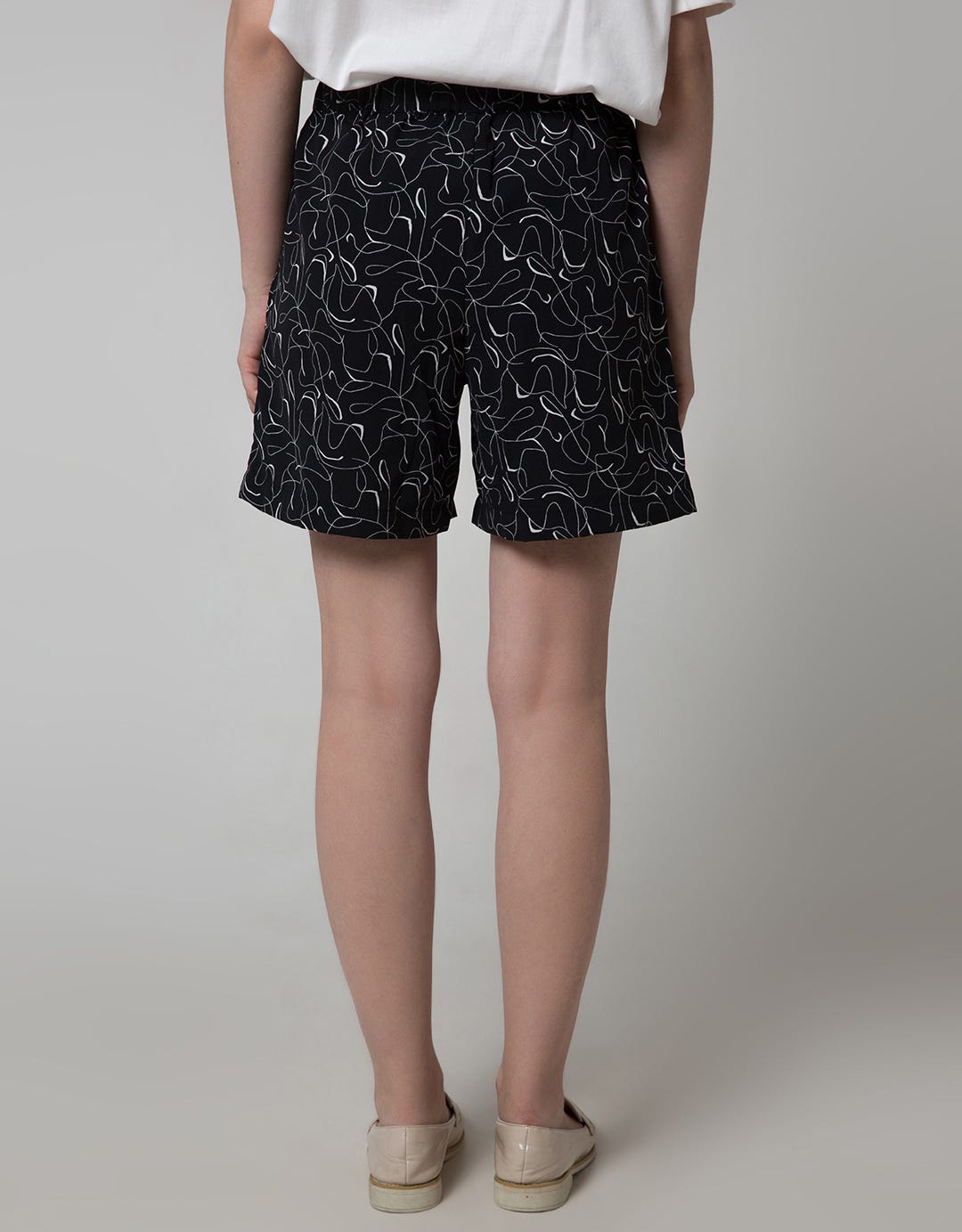 Connexion Abstract Print Celana Pendek Wanita