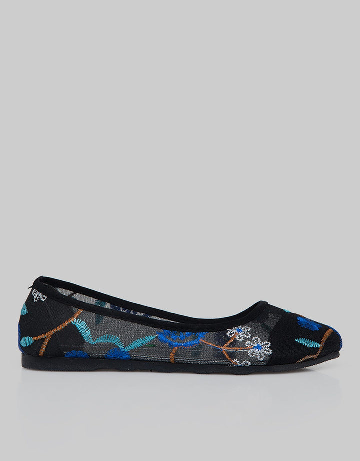 Yongki Komaladi Flat Shoes